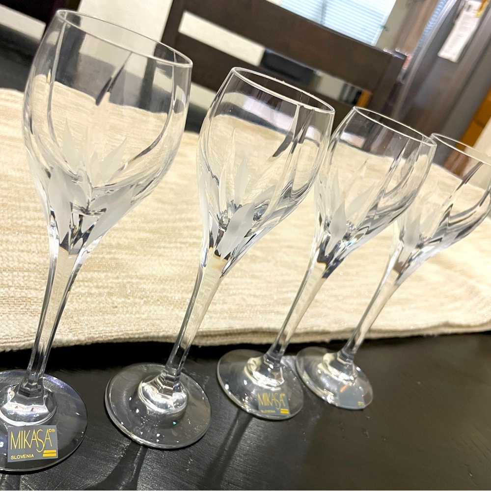Mikasa Flame D’Amore set of 4 cordial crystal glasses. Rare find.